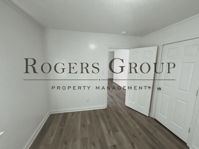 Building Photo - #450 - 807-809 Hughes St Duplex