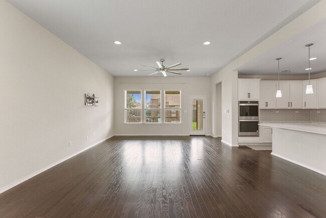 Building Photo - 942 Blue Violet