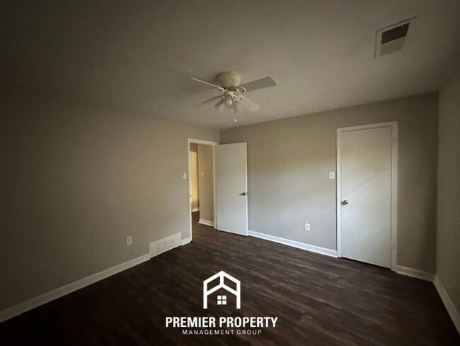 Building Photo - 2714 Gerald Ford Dr W