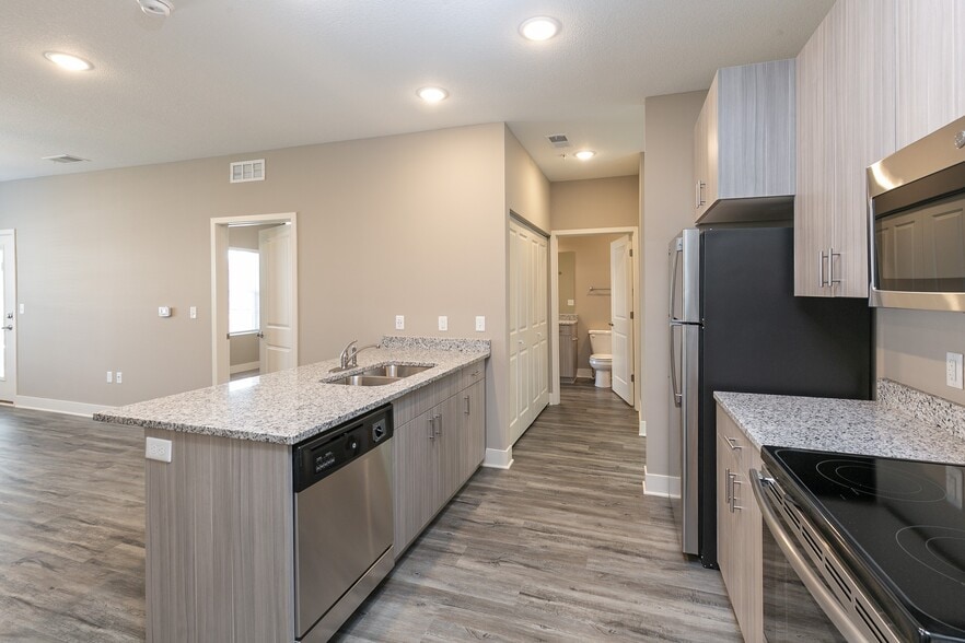 Building Photo - 5511 NE 80th Ter