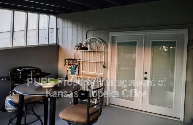 Building Photo - 111 Vista View Ct