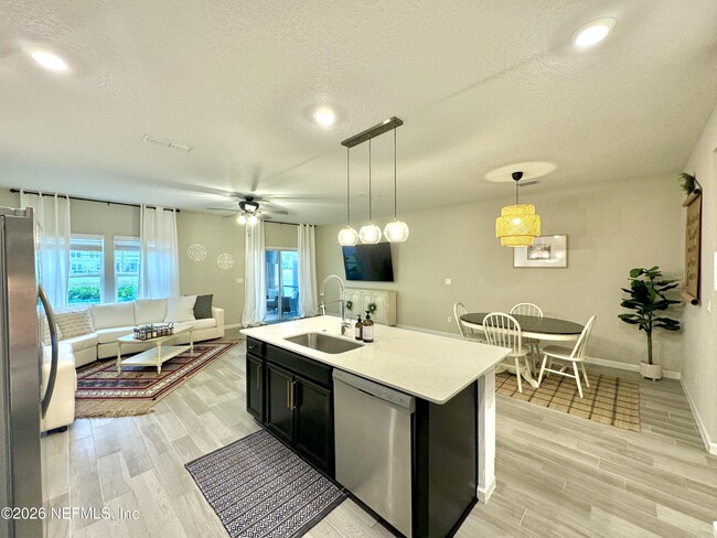 Building Photo - 12665 Josslyn Ln