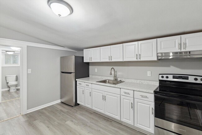 Building Photo - Huge Downtown 3BR (potential 4th)/2BA House For Rent