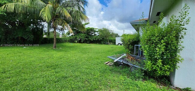 Building Photo - 10380 NW 10th Ave