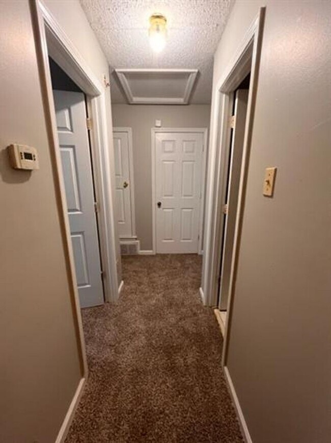 Building Photo - ~HALF OFF FIRST MONTH'S RENT~ Charming 3-Bedroom Home in Bartlett-Spacious & Move-In Ready!