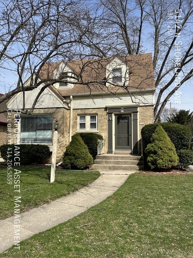 Building Photo - Elegant 3BED/1.5BATH Whitefish Bay Cape Cod