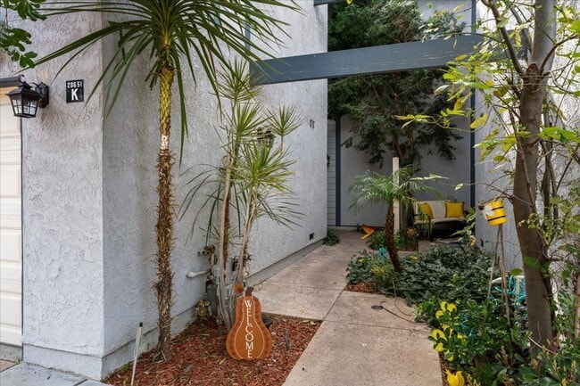 Building Photo - Private Direct-Access 3 Bedroom Townhome with 2 Car Garage, Patio, Balcony, Pool and Tennis