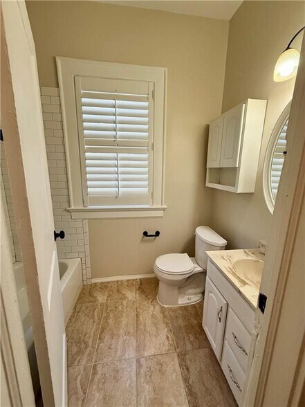 Building Photo - 494 Parkway Dr NE