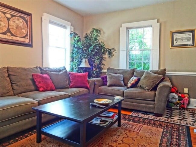 Building Photo - 61 Church St