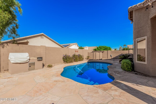 Building Photo - 3022 E Captain Dreyfus Ave