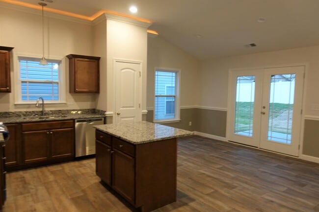 Building Photo - 755 Spartan Commodor Ln