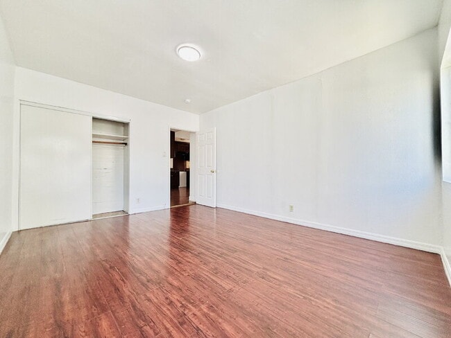 Building Photo - 2511 Ganahl St