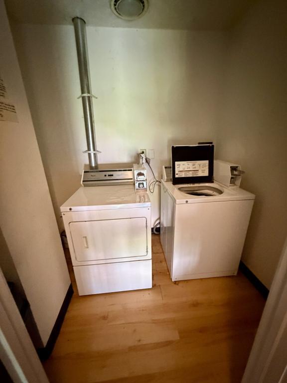 Building Photo - 841 Moyer Ave