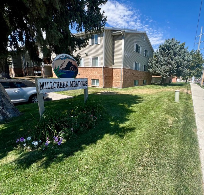 Building Photo - Cozy 3B/1 Bath Apartment in Millcreek- more pics soon!