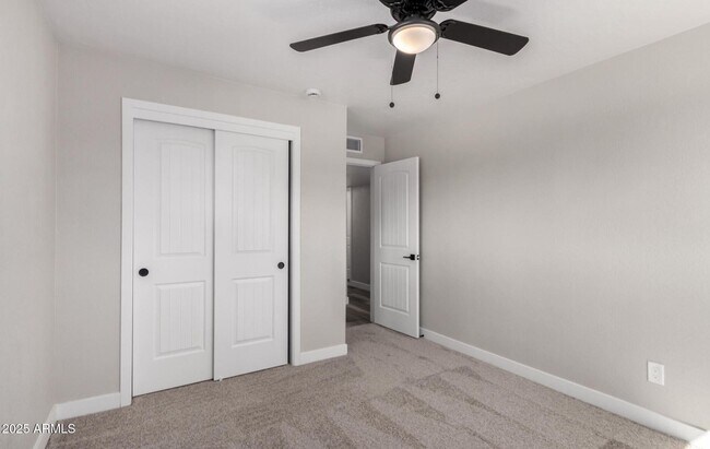 Building Photo - 4402 E Mitchell Dr