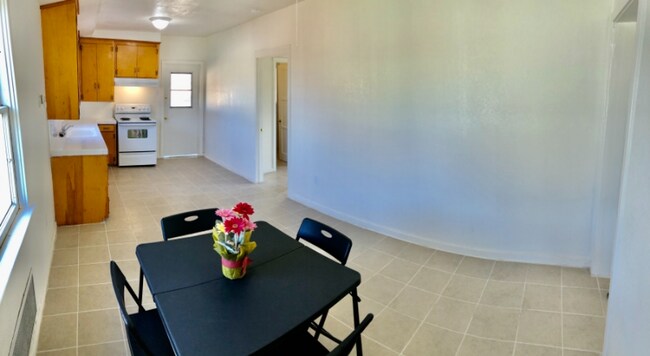 Building Photo - 578 Fern Ave