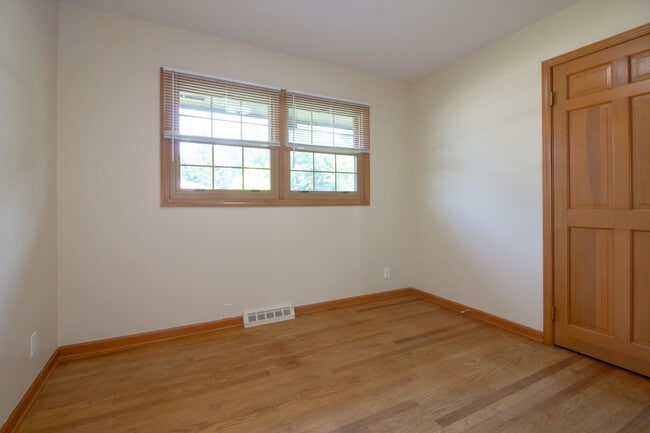Building Photo - 1850 Connie Ct