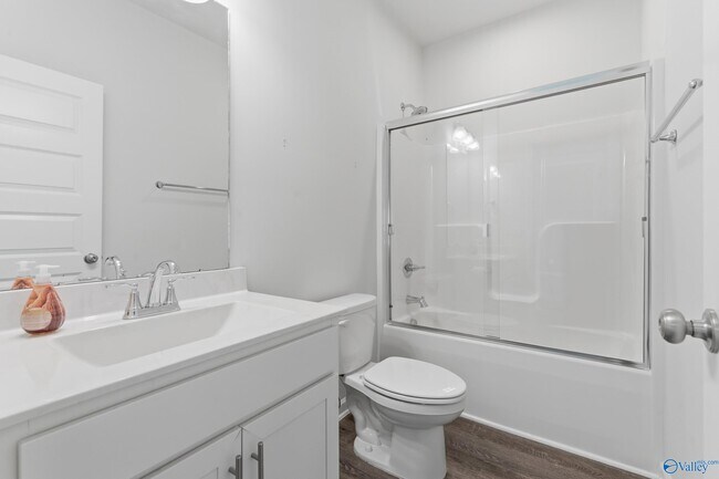 Building Photo - 100 Sartain St