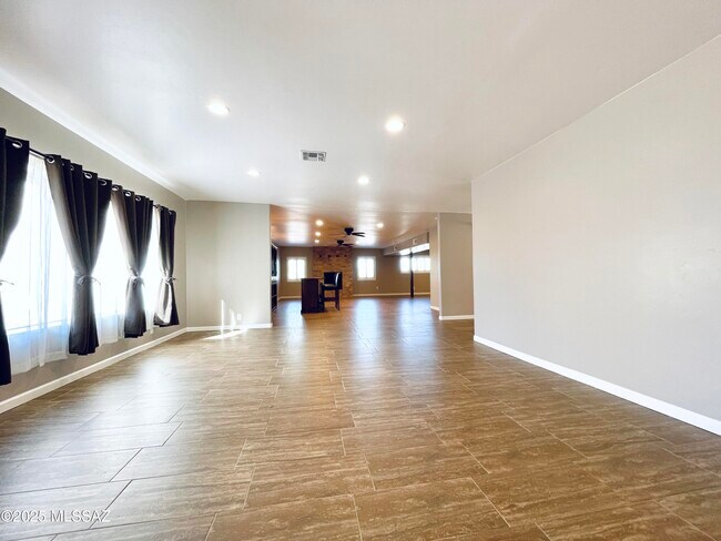 Building Photo - 12825 E Cape Horn Dr