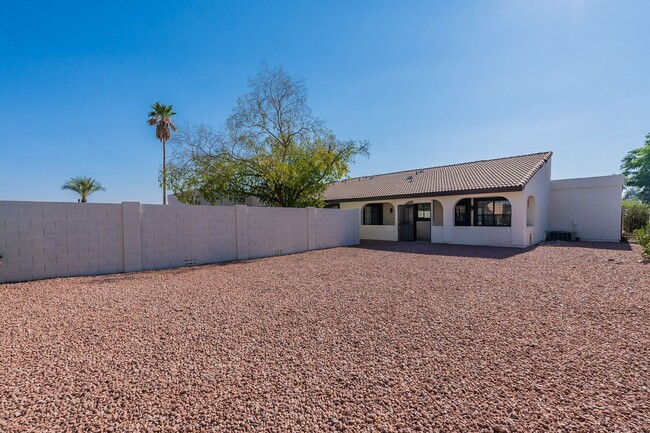 Building Photo - Two bedrooms with Garage in Fountain Hills!