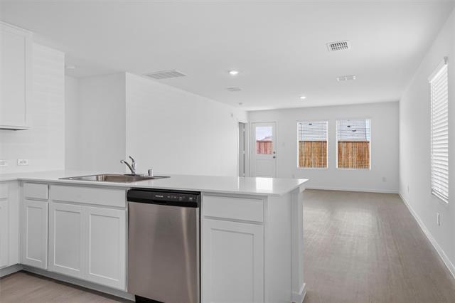 Building Photo - 2020 Belgian Dr