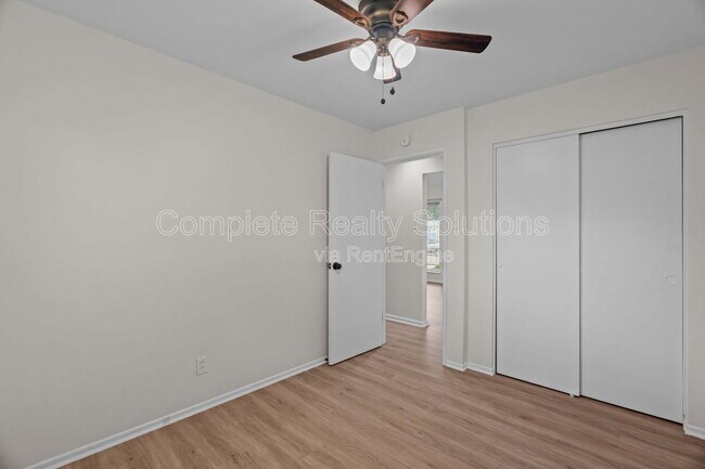 Building Photo - 560 Bardot Dr