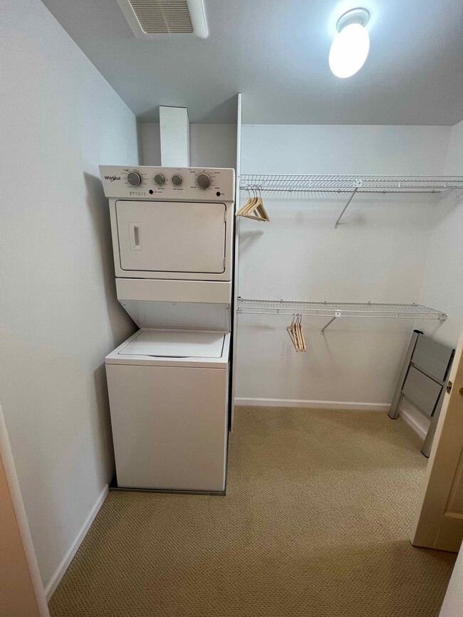 in unit washer dryer - 217 Middlefield Rd