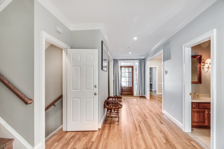 Building Photo - 7802 Hidden Meadow Ter
