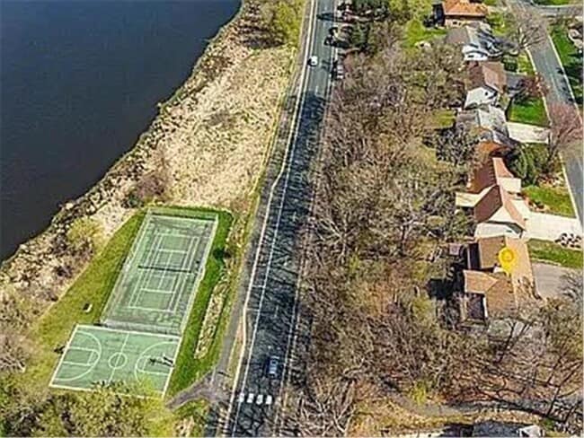 Building Photo - 7783 Kingsview Ln N