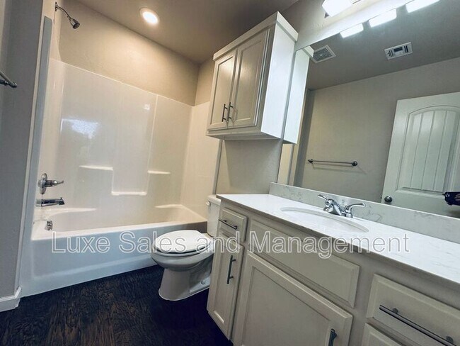 Building Photo - 11412 N Lincoln Blvd