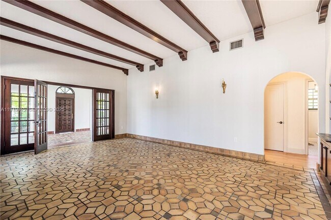 Building Photo - 3718 Sheridan Ave