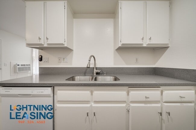 Building Photo - 5121 Klump Ave