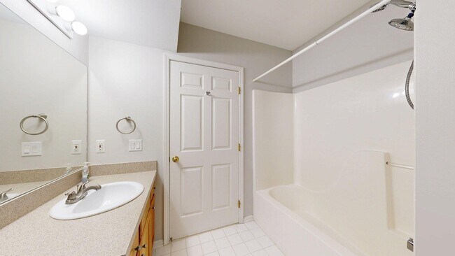 Building Photo - 2718 S Knightsbridge Cir