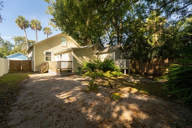 Building Photo - Historic Lincolnville 3/2 Single Family Home