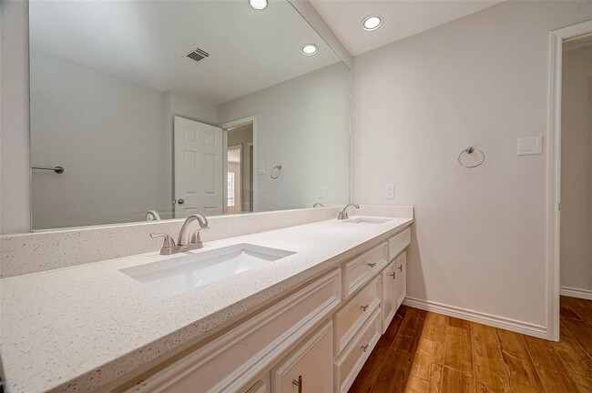 Building Photo - 2112 Limrick Dr