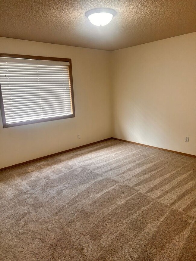 Building Photo - Charming Battle Ground Two-Story Home with Fenced Backyard!
