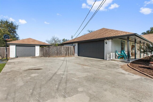 Building Photo - 124 Poplar Dr