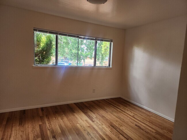 Building Photo - 4 bedroom, 2 bath, 2 car garage
