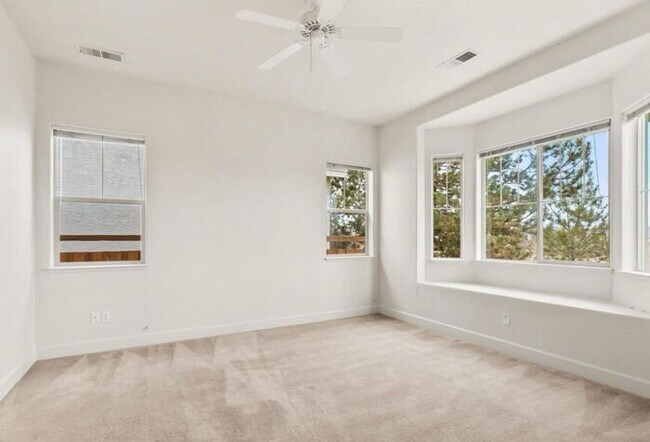 Building Photo - 6060 Cielo Cir