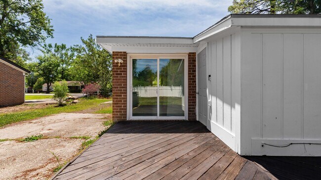 Building Photo - 4070 Long Line Ln
