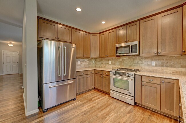 Building Photo - 5 bedroom, 4 bath home with 2 car attached garage