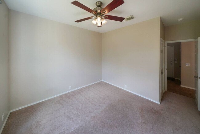 Building Photo - 4736 Green Bluff Dr