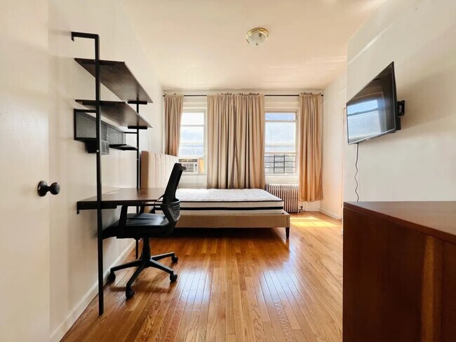Building Photo - Furnished room/NOT APARTMENT