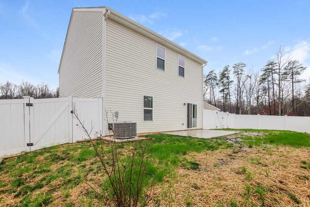 Building Photo - 904 Hilphiger Ct