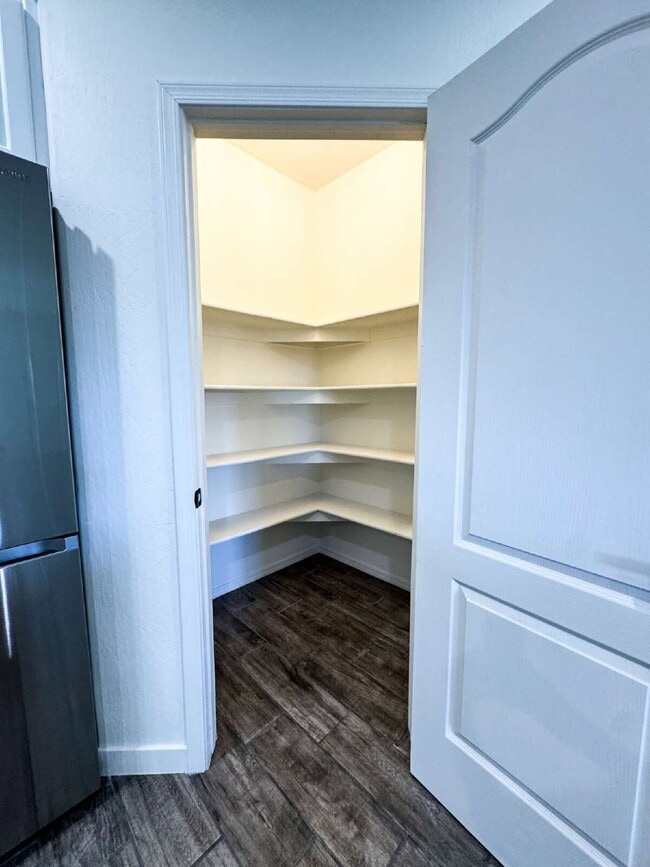 Building Photo - "Spacious 4-Bedroom, 2-Bathroom Home in Yu...