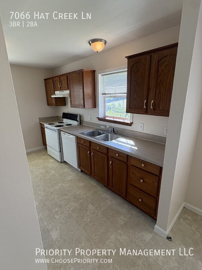 Building Photo - 7066 Hat Creek Ln