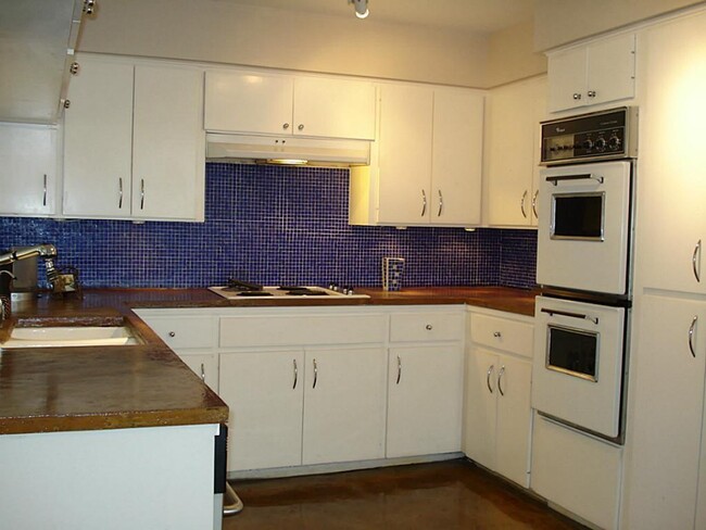 Building Photo - 4502 Medinah Pl