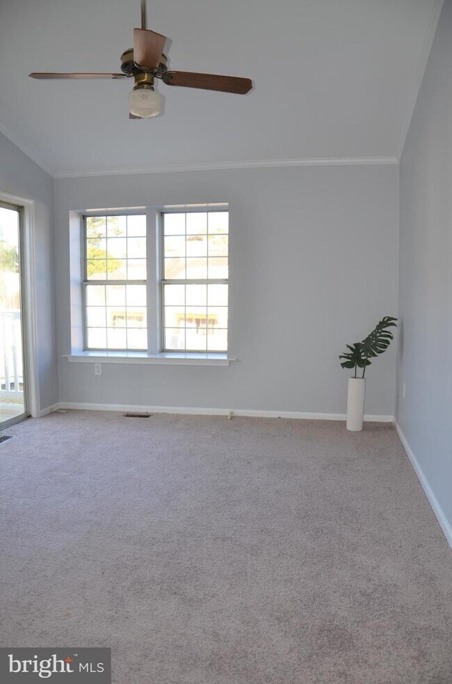 Building Photo - 3311 Lakeside View Dr