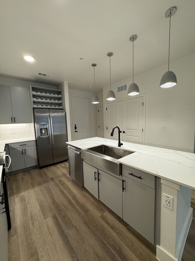 Building Photo - 3850 Double Oak Ave