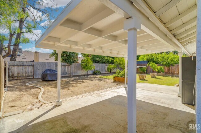 Building Photo - 5209 Pla Vada Dr